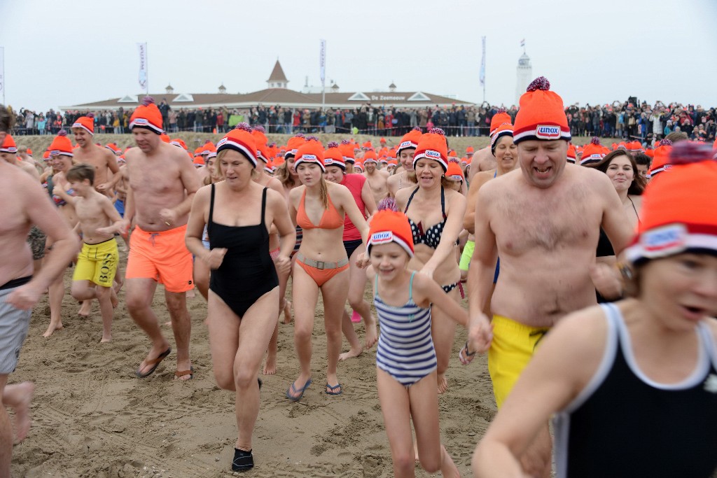 ../Images/Nieuwjaarsduik Noordwijk 2020 054.jpg